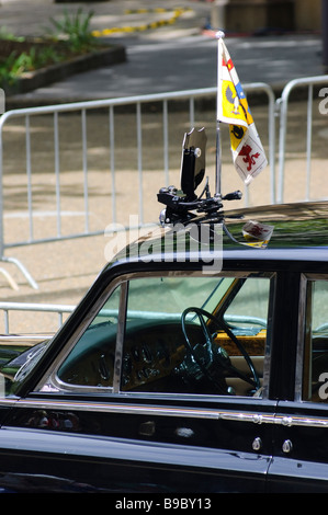 The Rolls Royce Phantom VI used to transport the queen of England on ...