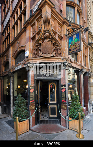 Mr Thomas's Chop House, a traditional pub and restaurant on Cross Street in the city centre, Manchester, England Stock Photo