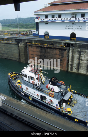 Tugboat in Gatun locks, Panama Canal Stock Photo