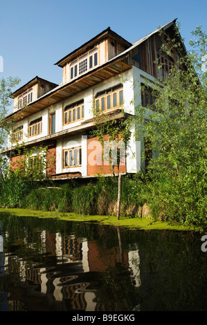 House at the waterfront, Dal Lake, Srinagar, Jammu And Kashmir, India Stock Photo