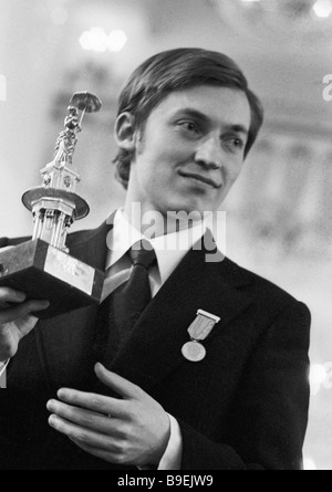 Antigo Campeão Mundial Anatoly Karpov abrilhanta V Festival de