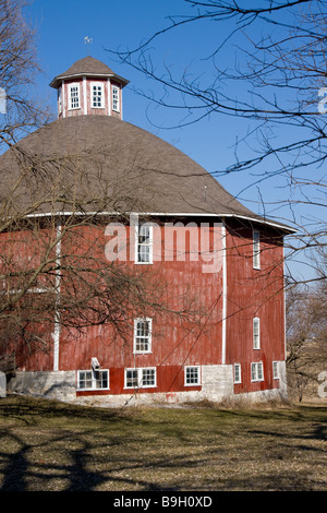 Octagonal barn between Iowa City and West Liberty, Iowa, USA Stock Photo