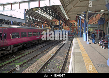 Railway station platforms Norwich Norfolk England Stock Photo