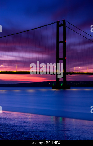 The Humber Bridge over the River Humber between North Lincolnshire and East Yorkshire in the evening Stock Photo