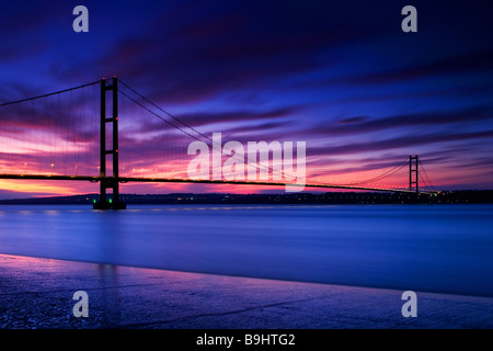 The Humber Bridge over the River Humber between North Lincolnshire and East Yorkshire in the evening Stock Photo