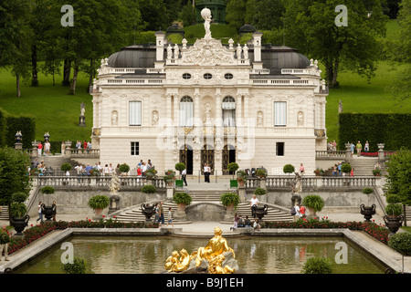 Schloss Linderhof, Linderhof Castle, with fountain and ornamental pool, Bavaria, Germany, Europe Stock Photo