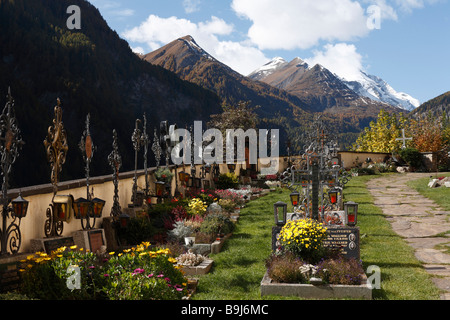 Cemetery in Heiligenblut, Grossglockner mountain, Hohe Tauern National Park, Carinthia, Austria, Europe Stock Photo