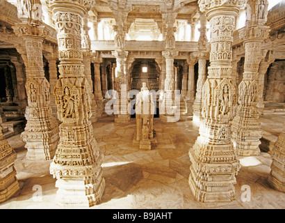 Pillars in Jain Temple Ranakpur, Rajasthan, India Stock Photo - Alamy