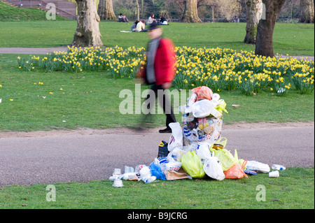 Overflowing litter bin in a park, London, UK Stock Photo