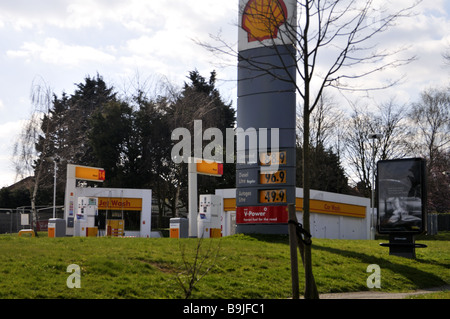 Shell service station, Watford, England, UK Stock Photo