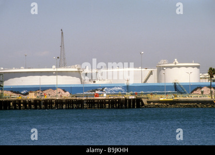 fuel gas storage refinery plant energy protect security safe tank berm dam control catalytic cracker pipe fire environment Stock Photo