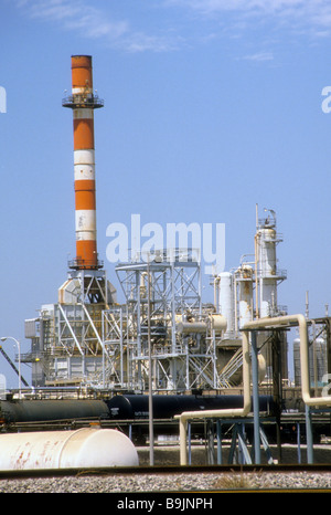 Oil refinery energy plant facility safe San Pedro California gas fuel storage tank catalytic cracker environment pollute green Stock Photo