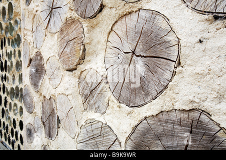 Cord wood wall, sustainable building Stock Photo