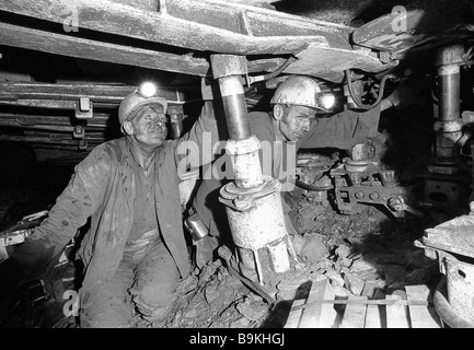 Miners working on the coal face at Granville Colliery Telford Shropshire England Uk PICTURE BY DAVID BAGNALL Coal miner miners mining Britain Uk Stock Photo