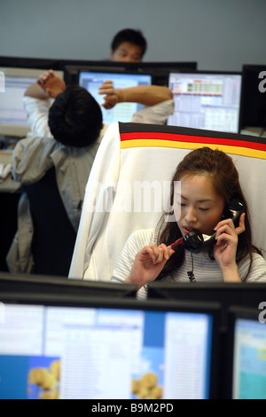 Chinese Oil Derivatives Broker dealing by telephone, Singapore, Asia Stock Photo