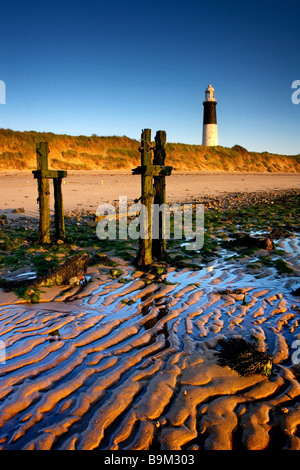 The lighthouse and sandy beach at the Spurn Point National Nature Reserve on the Yorkshire coast Stock Photo