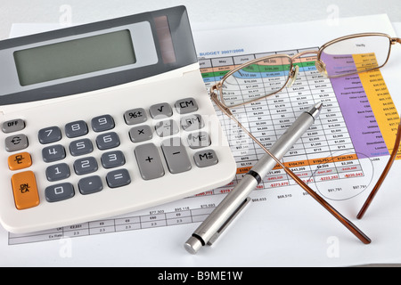 working out the cash flow using a budget and graphs Stock Photo