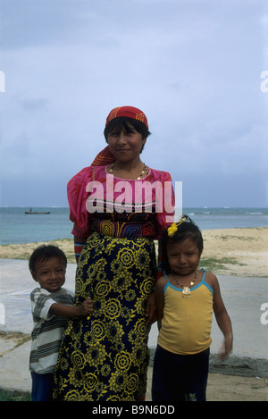 Kuna family, San Blas Islands, Panama Stock Photo