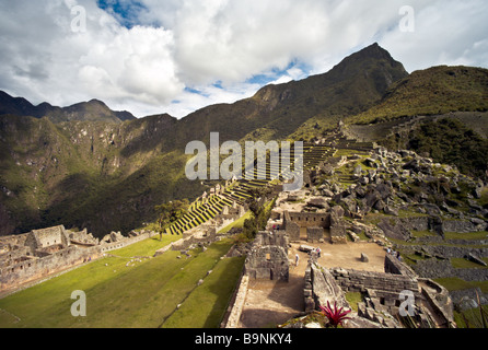 PERU MACHU PICCHU Machu Picchu and the Inca terraces from the Temple of the Sun Stock Photo