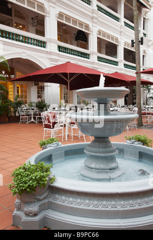 Gazebo Bar In Courtyard Of Raffles Hotel, Singapore Stock Photo