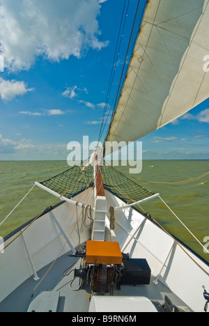 Bow of tallship Abel Tasman crossing the  Ijsselmeer Netherlands | Bug des Rahseglers Abel Tasman auf dem Ijsselmeer Stock Photo