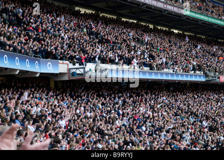 stadium twickenham rugby six nations crowd audience stand cheer sport event london 2009 supporters Stock Photo