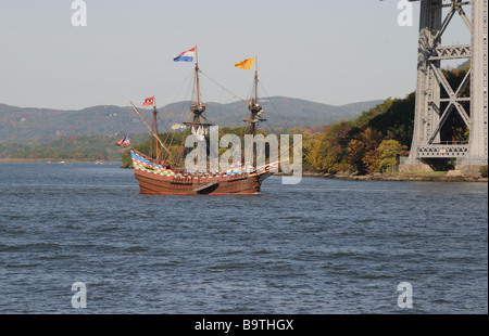 A replica of Henry Hudson's ship Half Moon or Halve Maen on the Hudson River at Bear Mountain. Stock Photo