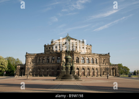 Theaterplatz mit Semperoper Dresden Sachsen Deutschland Dresden Germany theatre square and Semper Opera Stock Photo