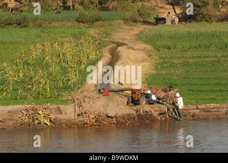 Egypt Nile River An irrigation system pumps water from the Nile to farm ...