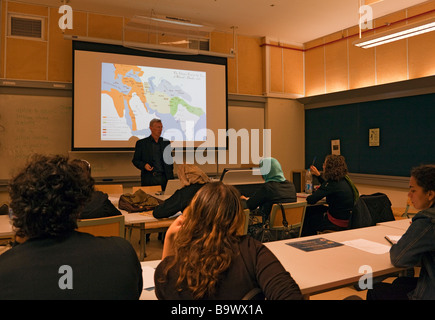 proessor lecturing to class, American University in Cairo, Egypt Stock Photo