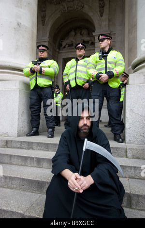 G20 demonstration London row of police officers behind grim reaper Stock Photo