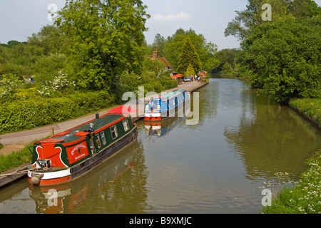 Barges moored outside the Globe Inn at Linslade, Bedfordshire. Stock Photo