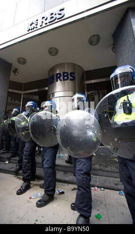 Riot police protect RBS bank in the city next to the Bank of England ...