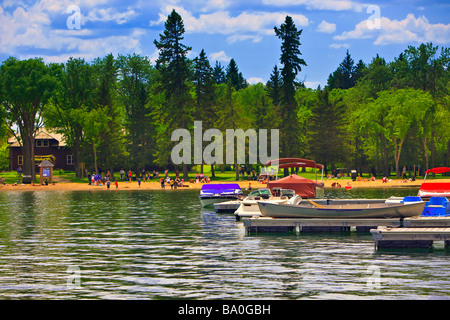 Holidaymakers relaxing on the sandy beach of Clear Lake in Wasagaming Riding Mountain National Park Manitoba Canada Stock Photo