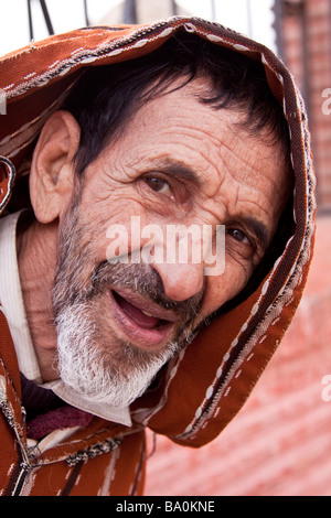 An old bearded Moroccan man wearing a traditional woven cotton kaftan djellebas djellebah in marrakech, Morocco Stock Photo