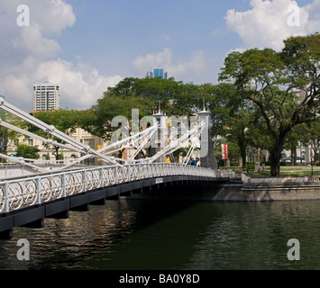 Cavenagh Bridge over the Singapore River, as viewed from Boat Quay. Stock Photo