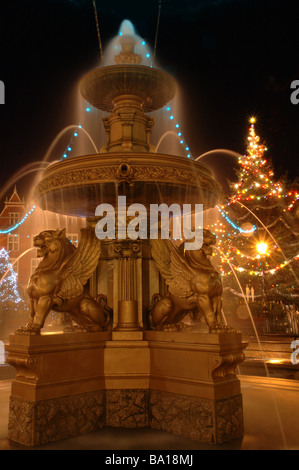 the fountain in Leicester Town Hall square at christmas, Leicester, England, UK Stock Photo