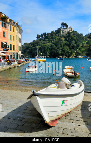 Harbor with fishing boats and the Castello Brown on the hill in the mediterranean town of Portofino, Liguria, Italy Stock Photo