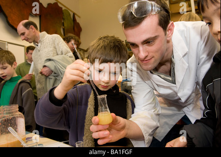 The museum at Oxford has a science day for kids here spliting DNA off in a test tube Stock Photo