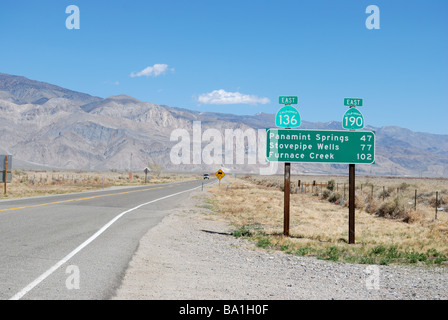 Highway 136 and 190 from Lone Pine to Death Valley, at the north end of Owens Lake, eastern California USA Stock Photo