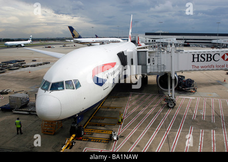 A British Airways Boeing 777-200 aircraft sits on the tarmac at Sydney Kingsford Smith International Airport Stock Photo
