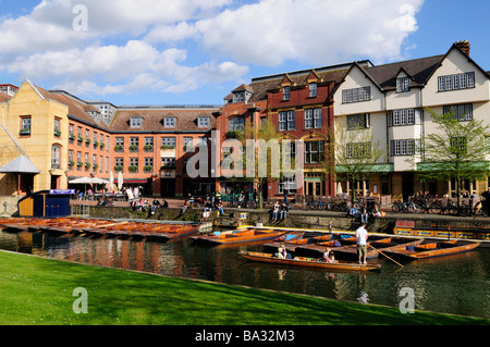 Punting at the Quayside area of Cambridge England UK Stock Photo