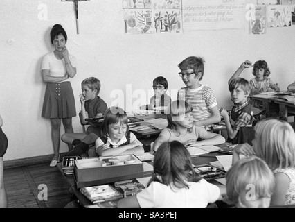Seventies, black and white photo, edification, school, schoolboys and schoolgirls in a school class during lessons, woman teacher, children aged 7 to 10 years Stock Photo