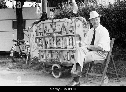 Seventies, black and white photo, culture, music, man sits beside his barrel organ, aged 50 to 60 years, Netherlands, South Holland, The Hague Stock Photo
