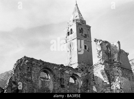 Seventies, black and white photo, religion, Christianity, church ruin, Croatia, at that time Jugoslavia, Yugoslavia Stock Photo