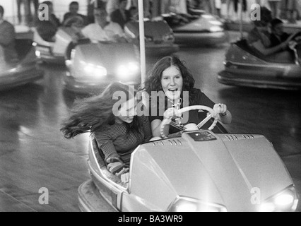 Seventies, black and white photo, people, two young girls in a dodgem car, kermess, funfair, parish fair, aged 18 to 22 years, Crange Kermess, D-Herne, Ruhr area, North Rhine-Westphalia Stock Photo