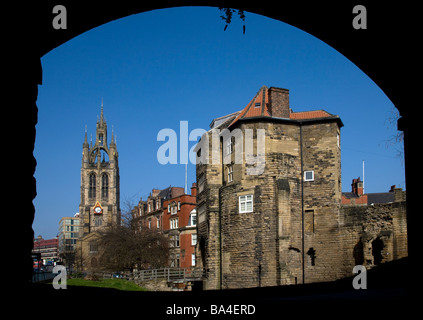 Castle gatehouse and st Nicholas cathedral, Newcastle upon Tyne, Gateshead, England Stock Photo