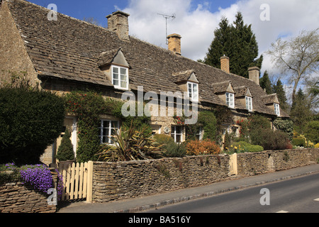 Picturesque row of terraced cottages in Barnsley, The Cotswolds, Gloucestershire, England, UK Stock Photo