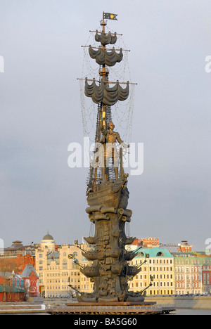 Russia, Moscow, bronze statue in the metropolitan subway Stock Photo ...