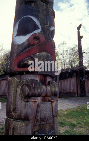 Haida Indian totem pole beaver motif and cedar Bighouse at the Museum of Anthropology, Vancouver, Canada Stock Photo